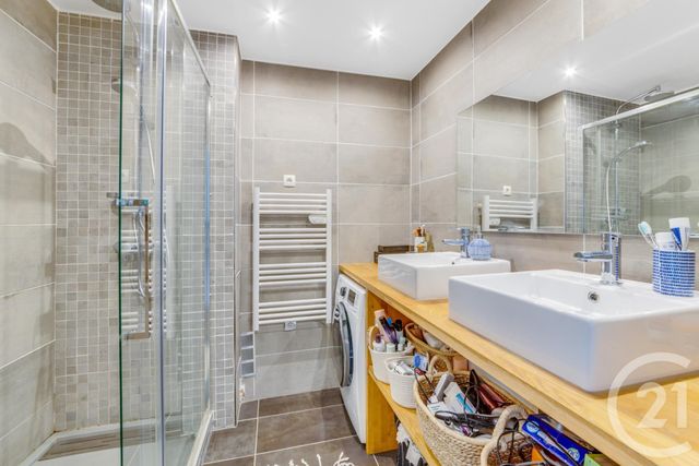 Afficher la photo en grand Appartement F3 à vendre - 3 pièces - 69.6 m2 - MONTROUGE - 92 - ILE-DE-FRANCE - Century 21 Côté Mairie
