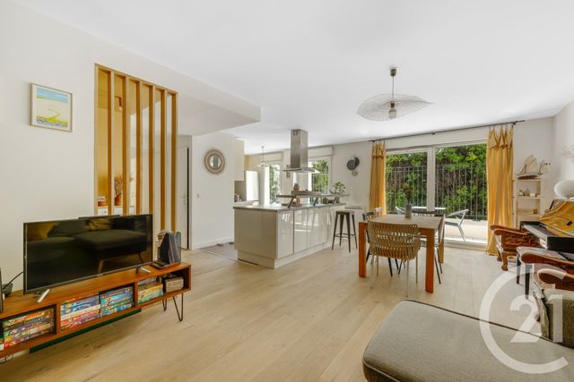 Appartement F3 à vendre - 3 pièces - 77.37 m2 - MONTROUGE - 92 - ILE-DE-FRANCE - Century 21 Côté Mairie