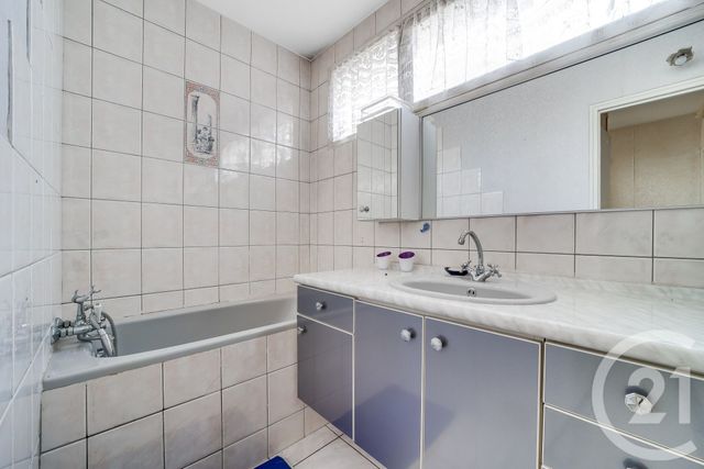 Appartement F3 à vendre - 3 pièces - 62.13 m2 - MONTROUGE - 92 - ILE-DE-FRANCE - Century 21 Côté Mairie