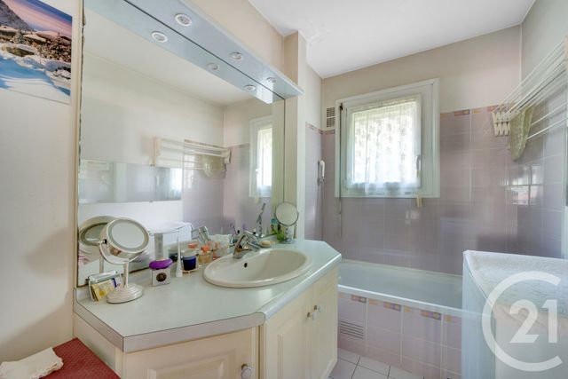 Appartement F2 à vendre - 2 pièces - 45.06 m2 - MONTROUGE - 92 - ILE-DE-FRANCE - Century 21 Côté Mairie