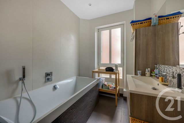 Appartement F3 à vendre - 3 pièces - 73.55 m2 - MONTROUGE - 92 - ILE-DE-FRANCE - Century 21 Côté Mairie