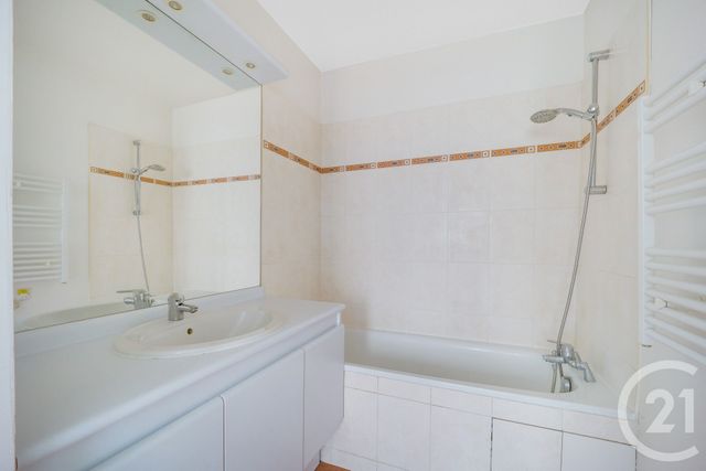 Appartement F3 à vendre - 3 pièces - 60.05 m2 - MONTROUGE - 92 - ILE-DE-FRANCE - Century 21 Côté Mairie