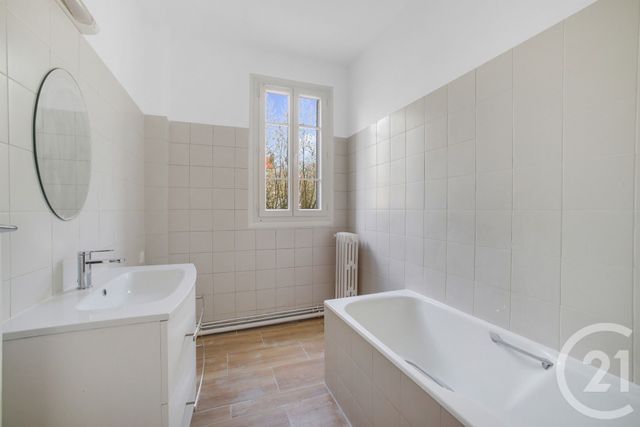 Appartement F4 à vendre - 4 pièces - 70.48 m2 - MONTROUGE - 92 - ILE-DE-FRANCE - Century 21 Côté Mairie