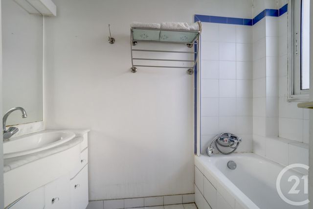 Appartement F2 à vendre - 2 pièces - 43.87 m2 - MONTROUGE - 92 - ILE-DE-FRANCE - Century 21 Côté Mairie