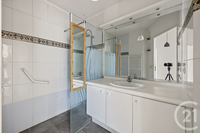 Appartement F3 à vendre - 3 pièces - 65.44 m2 - MONTROUGE - 92 - ILE-DE-FRANCE - Century 21 Côté Mairie