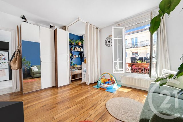 Appartement F2 à vendre - 2 pièces - 49.5 m2 - MONTROUGE - 92 - ILE-DE-FRANCE - Century 21 Côté Mairie