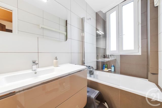 Afficher la photo en grand Appartement F4 à vendre - 4 pièces - 81.59 m2 - MONTROUGE - 92 - ILE-DE-FRANCE - Century 21 Côté Mairie